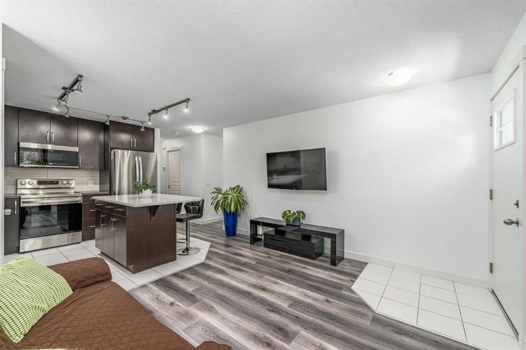 1110 Mckenzie Towne Row SE, Calgary — photo 5 of 26