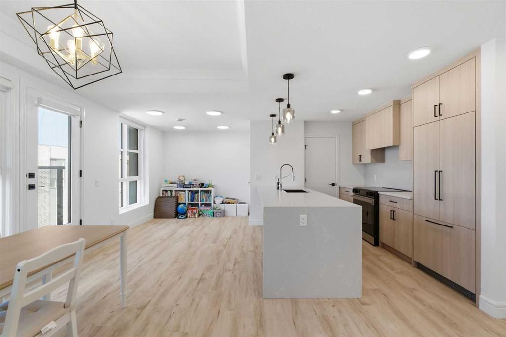 304, 4270 Norford Avenue NW, Calgary — photo 3 of 50