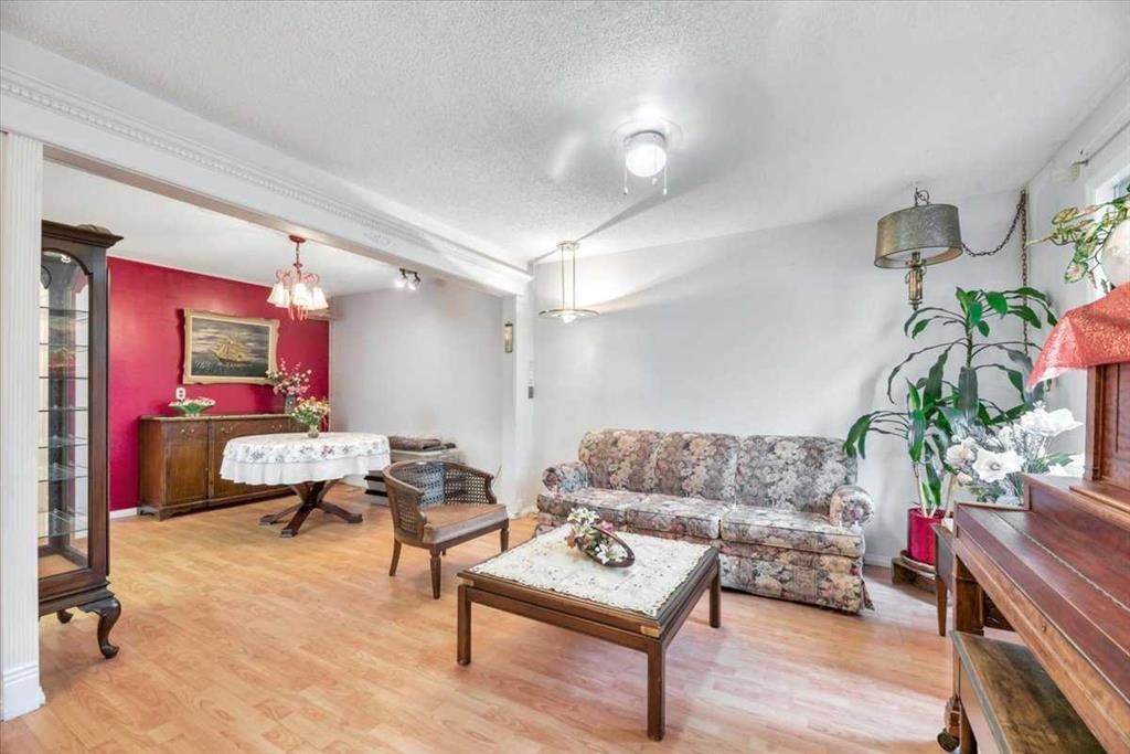 3531 42 Street NE, Calgary — photo 3 of 32