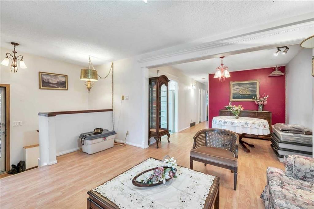 3531 42 Street NE, Calgary — photo 4 of 32