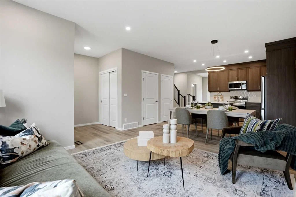 29 Yorkstone Gardens SW, Calgary — photo 5 of 33