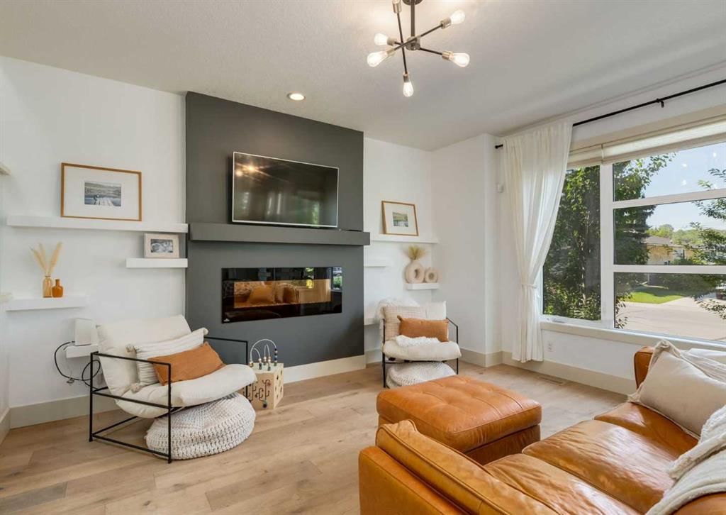 4624 83 Street NW, Calgary — photo 3 of 49