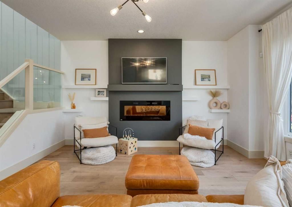 4624 83 Street NW, Calgary — photo 5 of 49