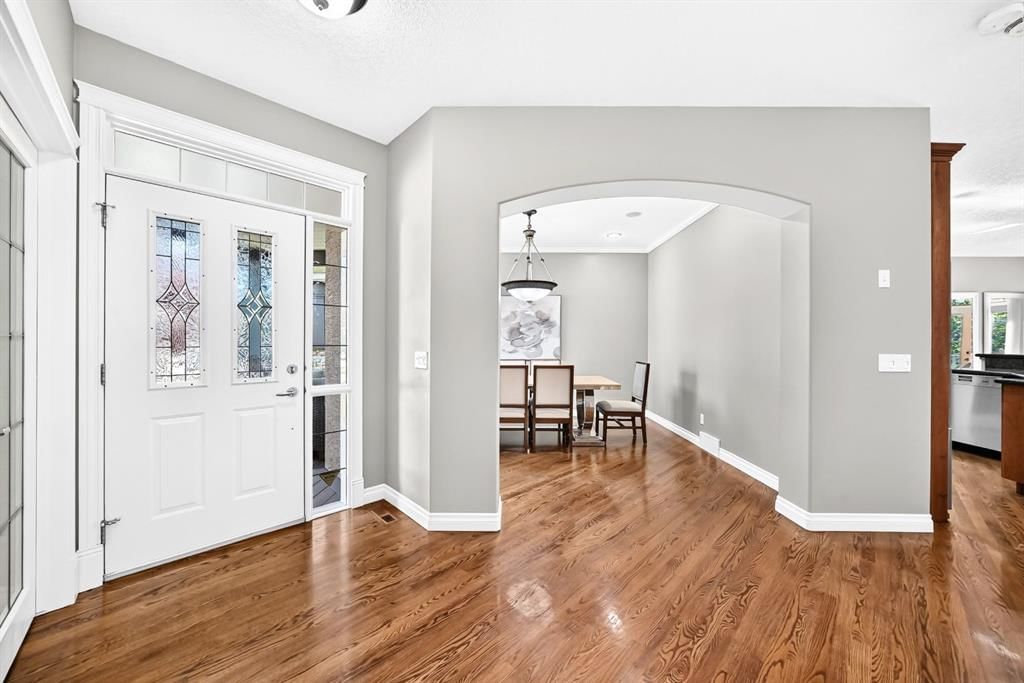 15 Discovery Woods Villas SW, Calgary — photo 3 of 49