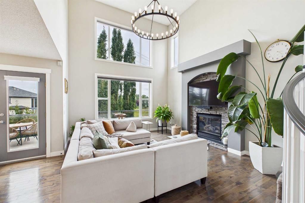 51 Panamount Heights NW, Calgary — main listing photo