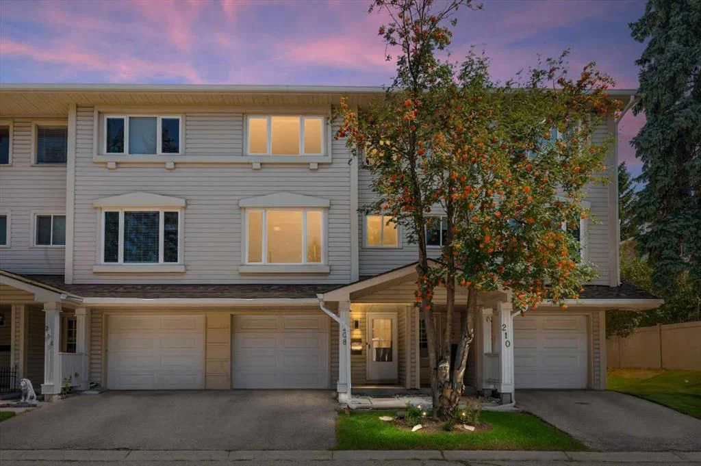 208 Queenston Heights SE, Calgary — main listing photo