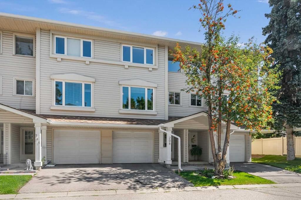 208 Queenston Heights SE, Calgary — photo 2 of 38