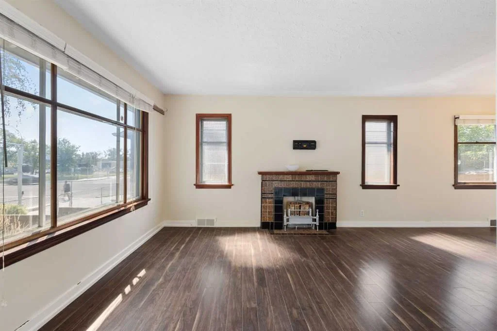 1741 24 Street SW, Calgary — photo 4 of 45