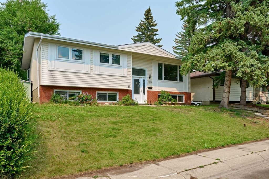 4820 49 Avenue NW, Calgary — photo 2 of 45