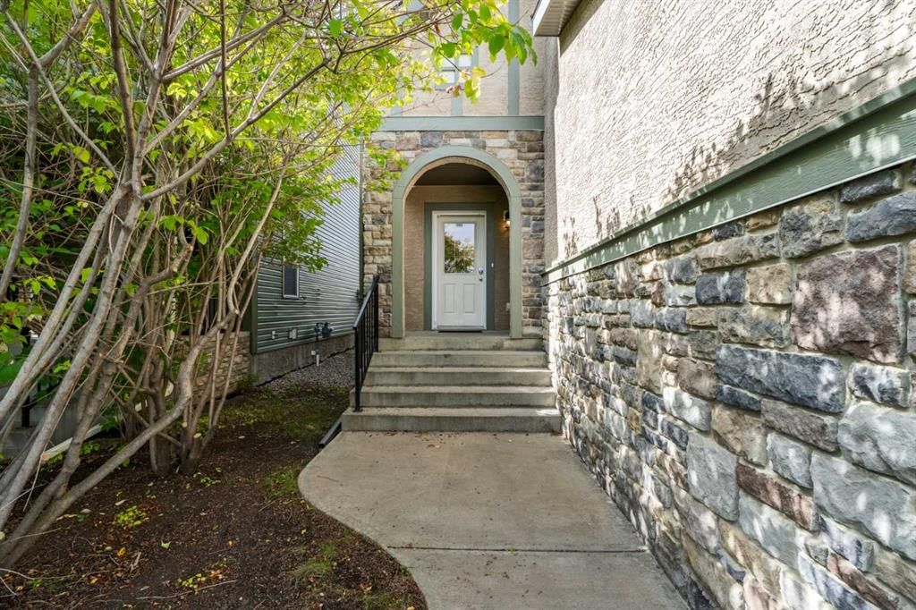 295 Aspen Hills Close SW, Calgary — photo 2 of 50