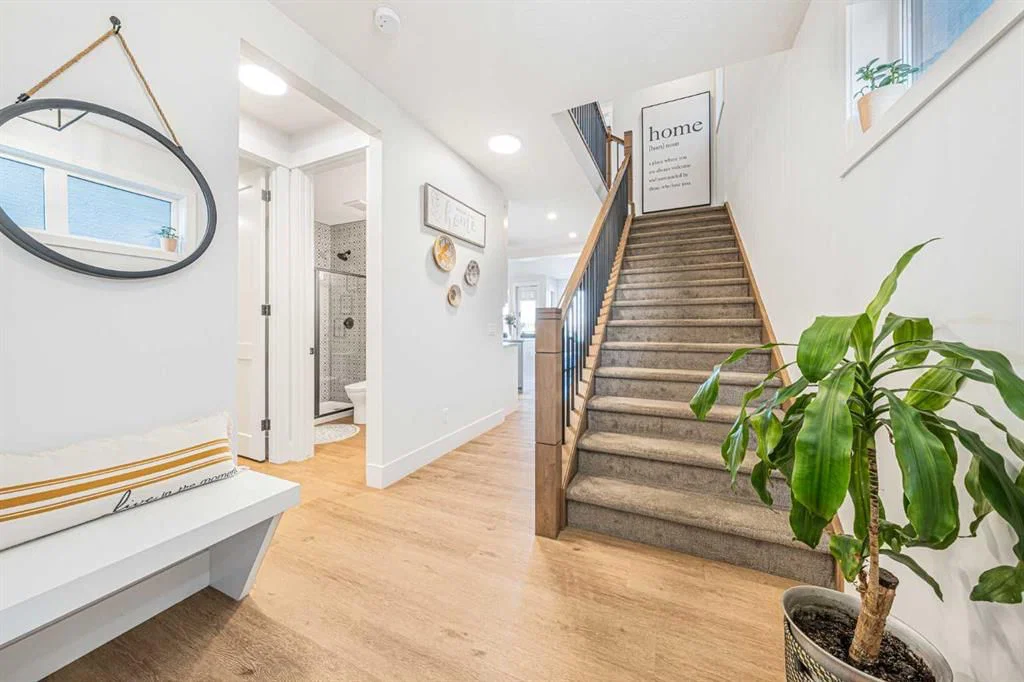 92 Walcrest View SE, Calgary — photo 4 of 50