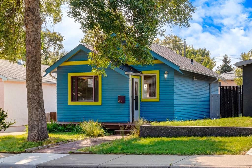123 30 Avenue NW, Calgary — main listing photo