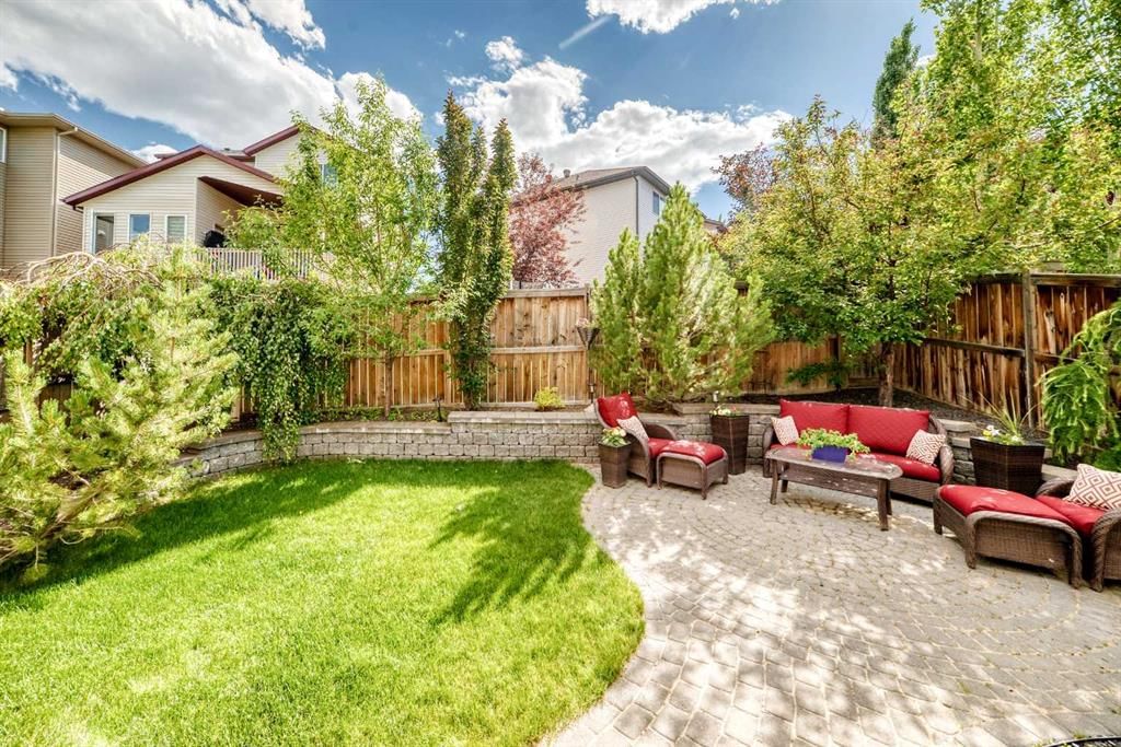144 Pantego Close NW, Calgary — photo 4 of 49