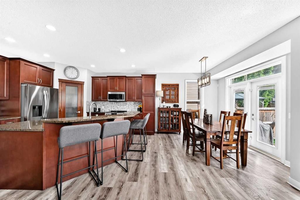 144 Pantego Close NW, Calgary — photo 5 of 49