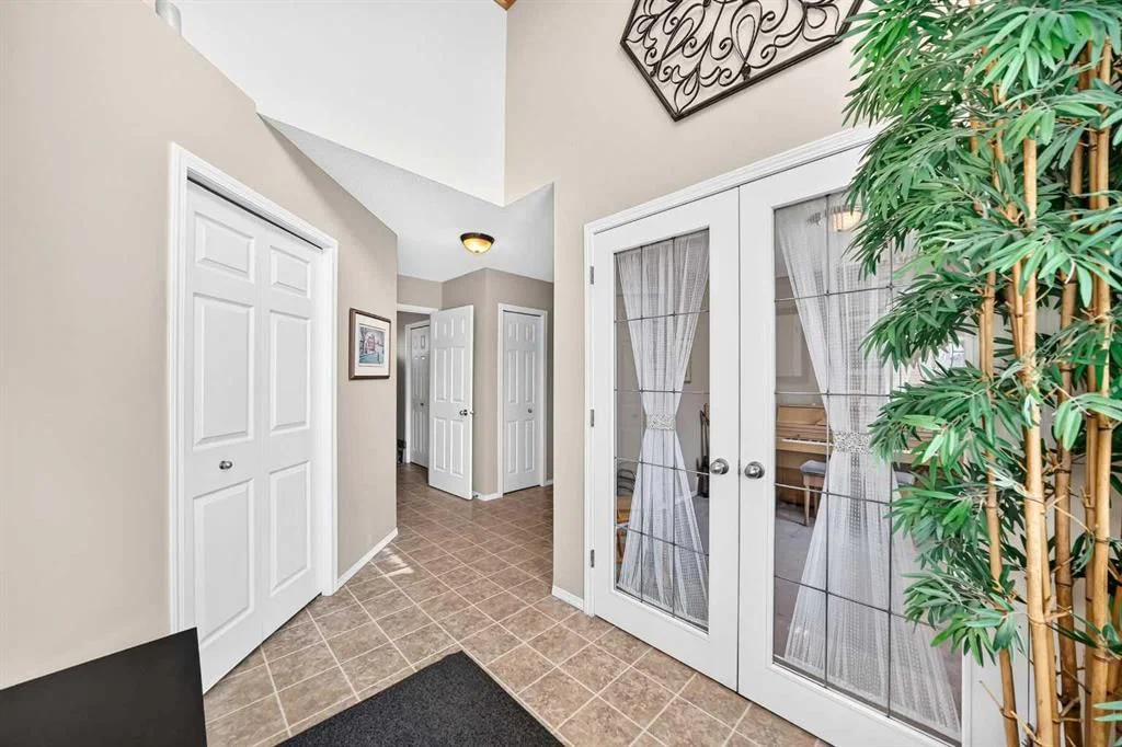 267 Taravista Street NE, Calgary — photo 4 of 50