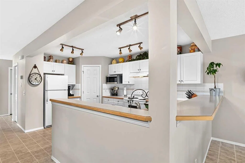 267 Taravista Street NE, Calgary — photo 5 of 50