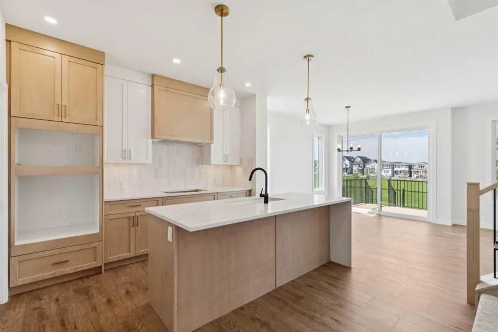 434 Bighorn Avenue SW, Calgary — photo 4 of 38