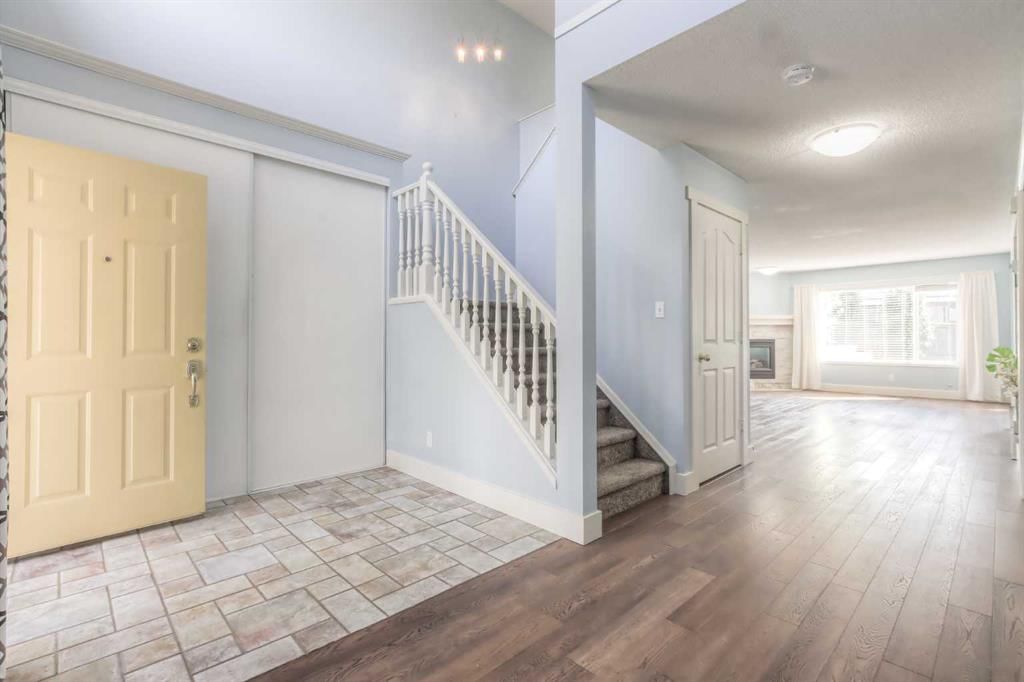 412 Springbank Place SW, Calgary — photo 5 of 48