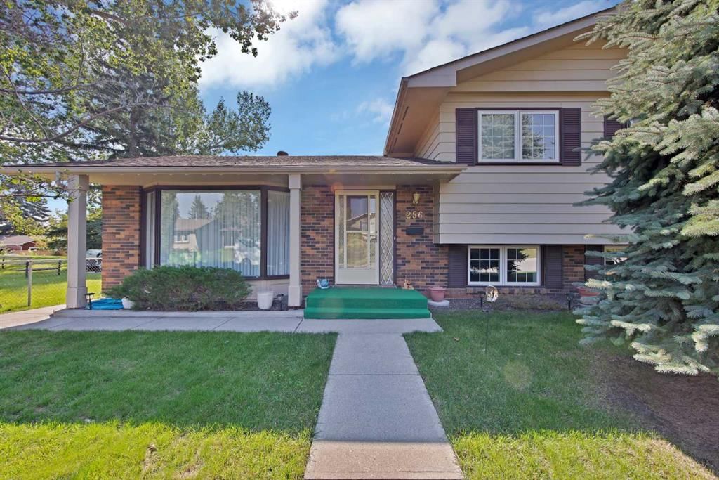 256 Parkwood Close SE, Calgary — photo 2 of 48