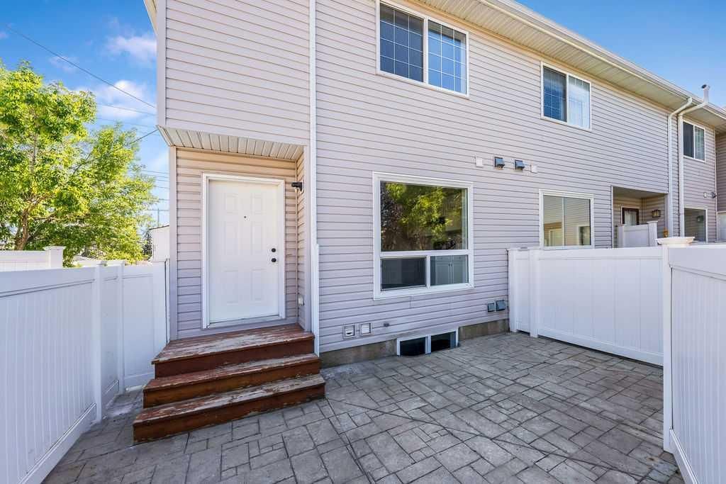 2508 72 Avenue SE, Calgary — photo 3 of 29