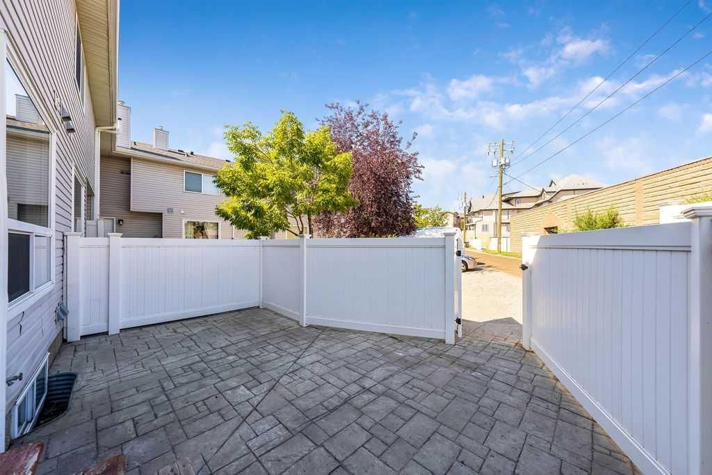 2508 72 Avenue SE, Calgary — photo 4 of 29