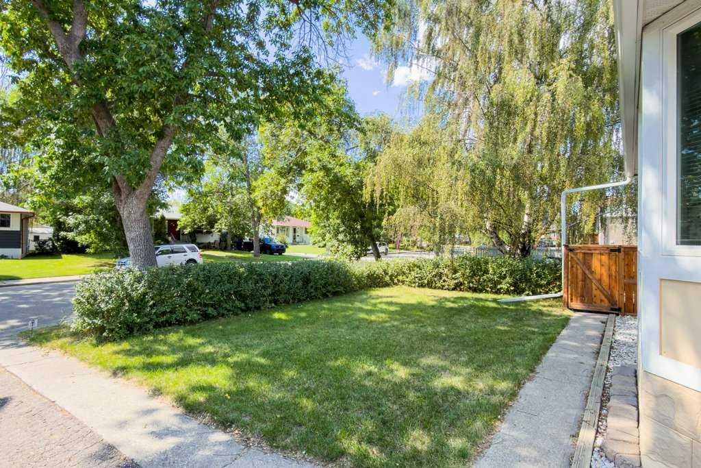 44 Lynndale Road SE, Calgary — photo 2 of 43