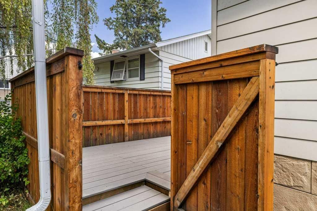 44 Lynndale Road SE, Calgary — photo 3 of 43