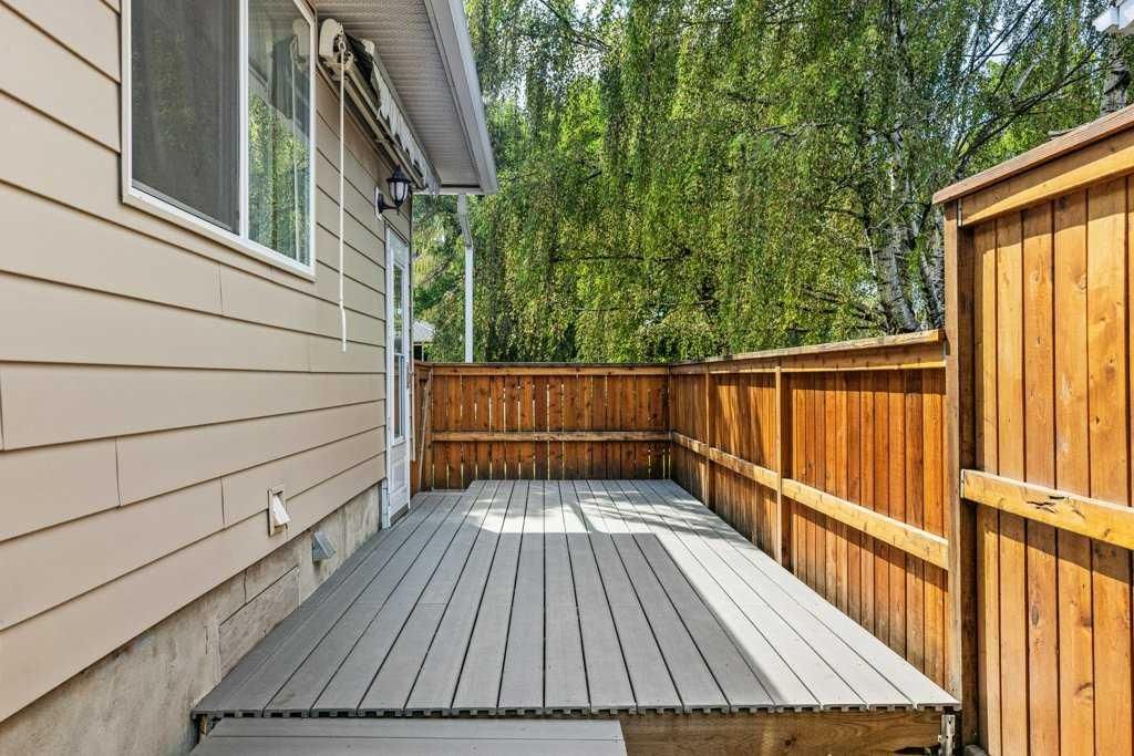 44 Lynndale Road SE, Calgary — photo 4 of 43