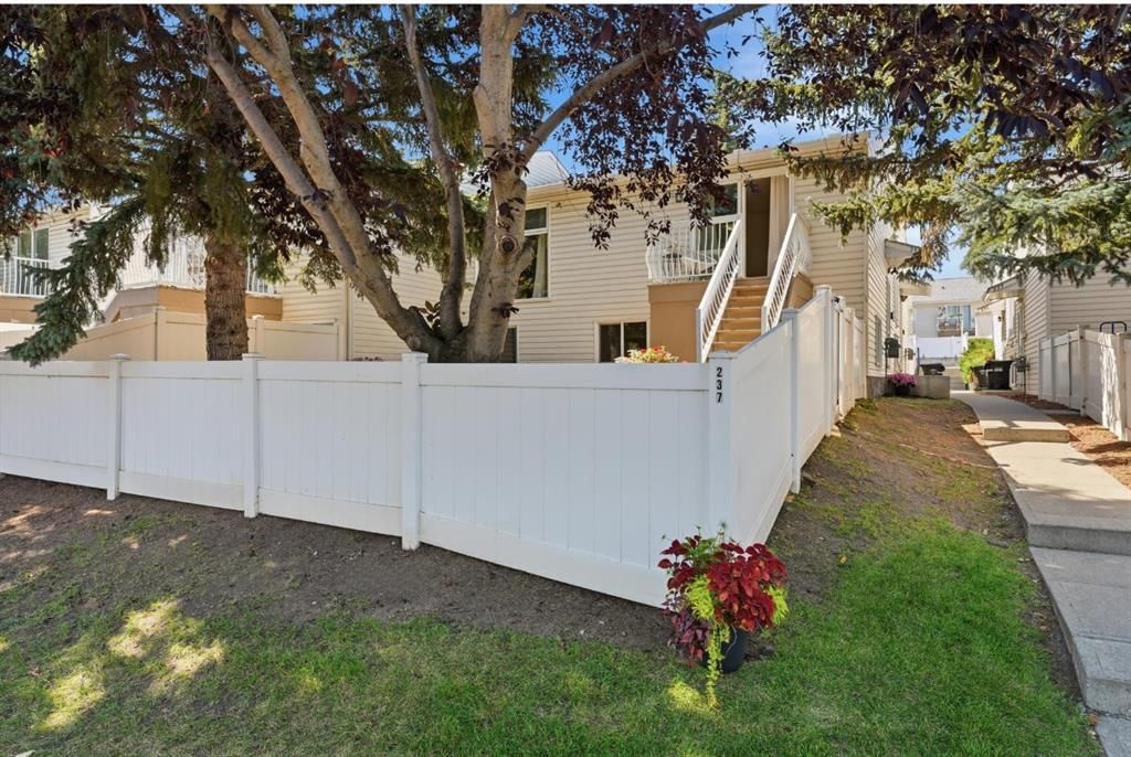 237 Sabrina Way SW, Calgary — main listing photo