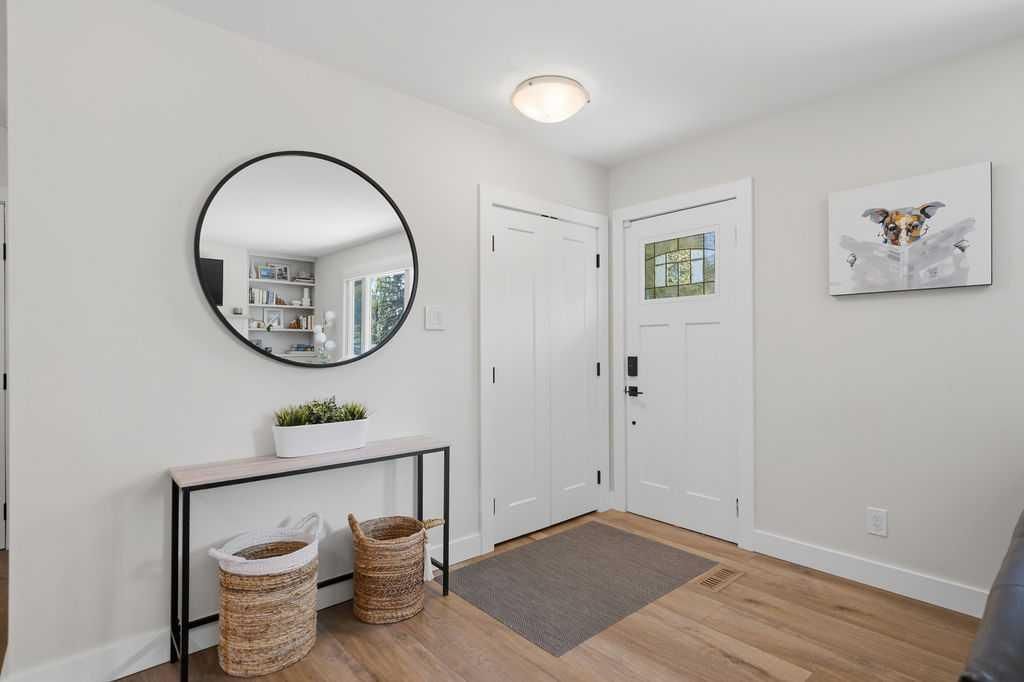 77 Westwood Drive SW, Calgary — photo 3 of 46