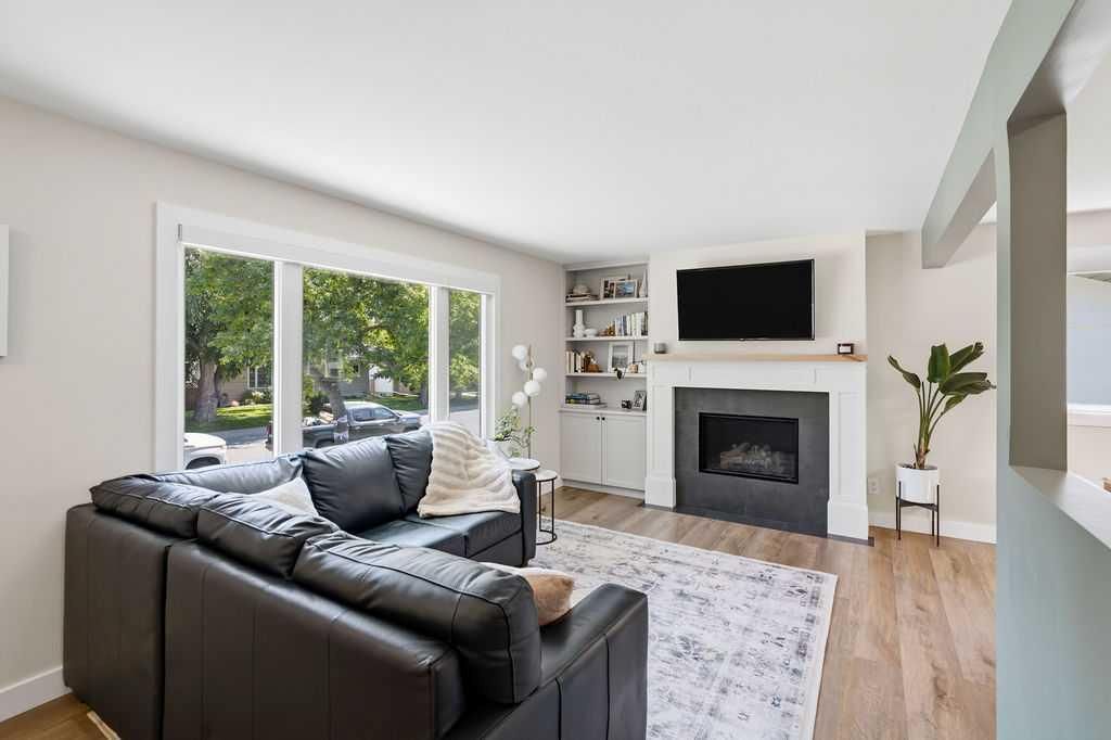 77 Westwood Drive SW, Calgary — photo 4 of 46