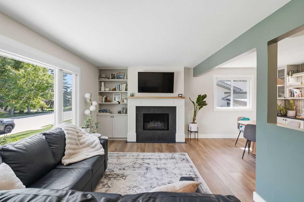 77 Westwood Drive SW, Calgary — photo 5 of 46