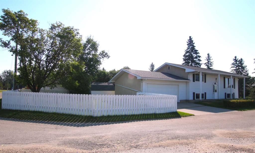 108 Flett Drive NE, Airdrie — photo 3 of 26