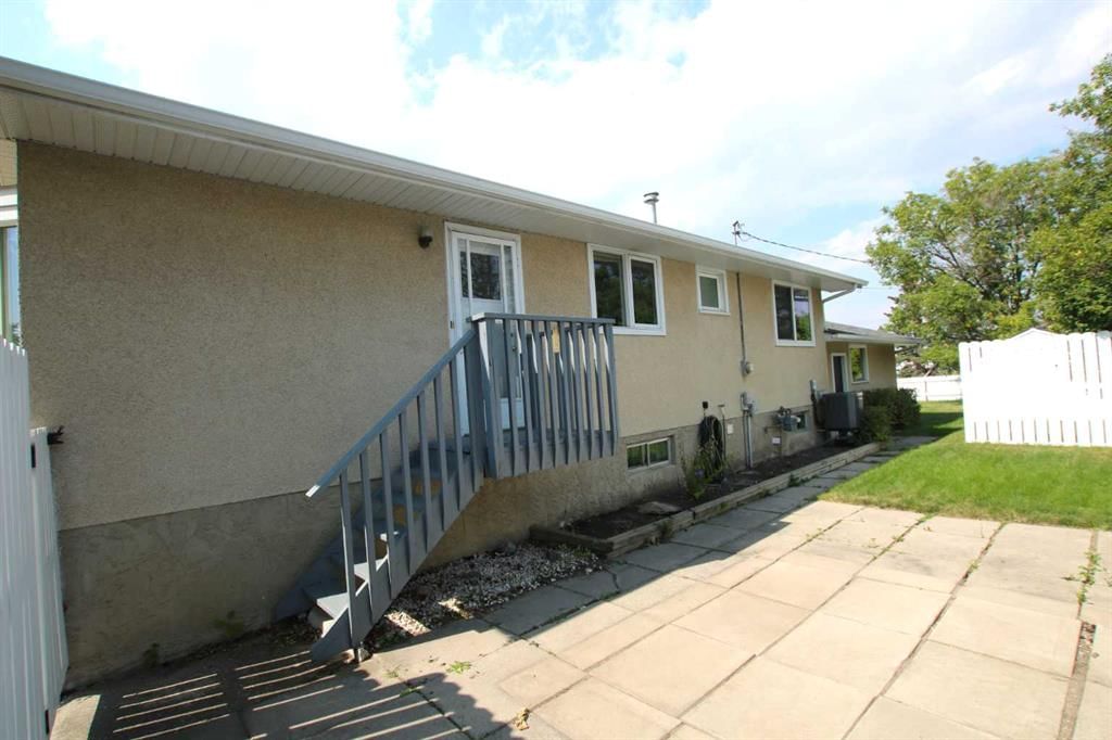 108 Flett Drive NE, Airdrie — photo 5 of 26