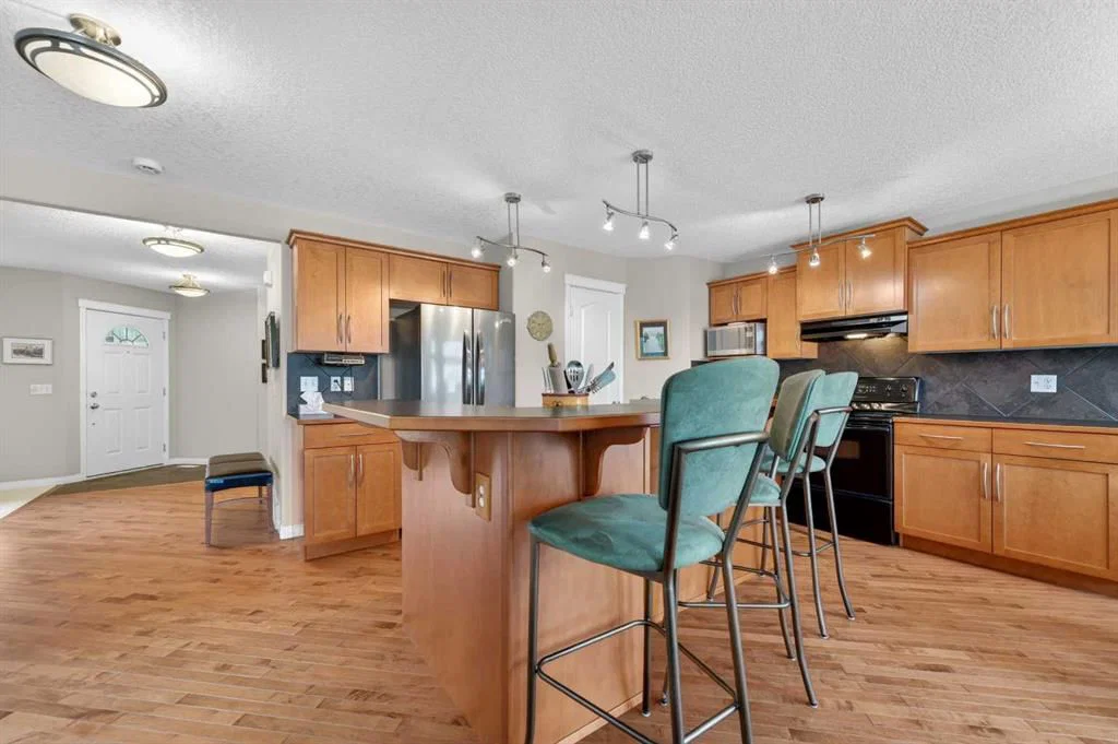 35 Rockyledge Rise NW, Calgary — photo 4 of 44