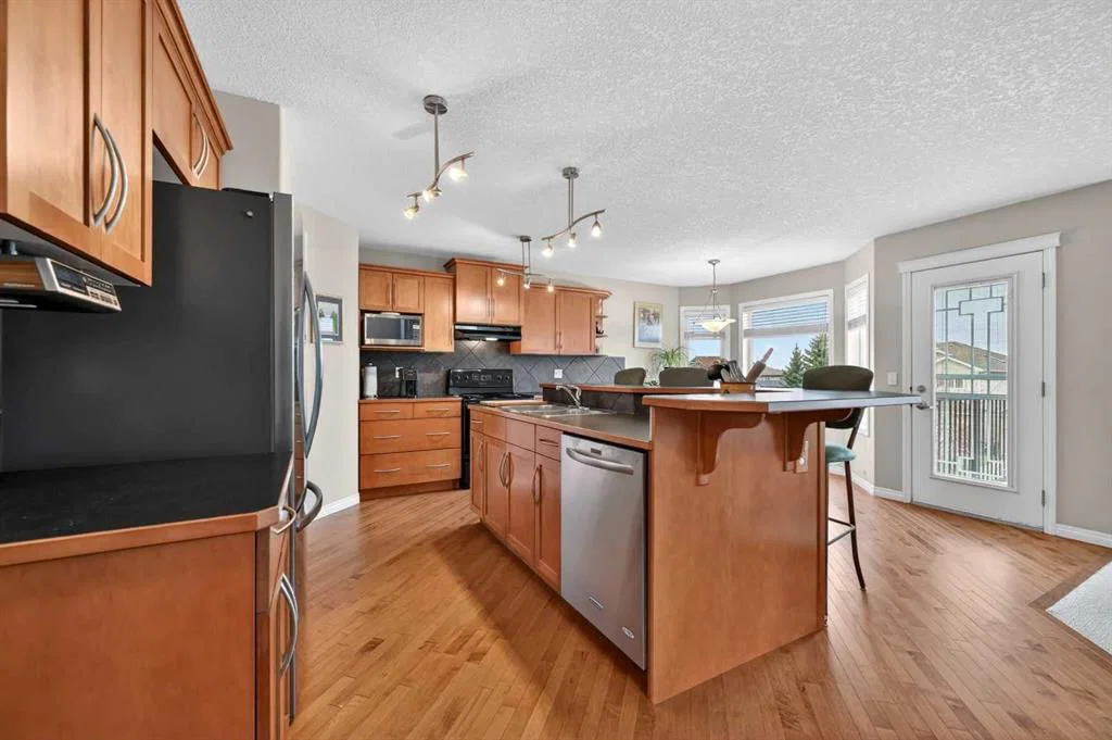 35 Rockyledge Rise NW, Calgary — photo 5 of 44