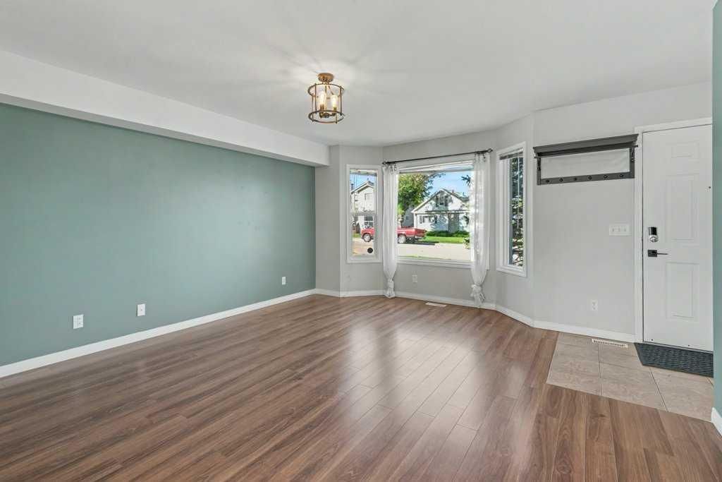 8034 24 Street SE, Calgary — photo 3 of 35
