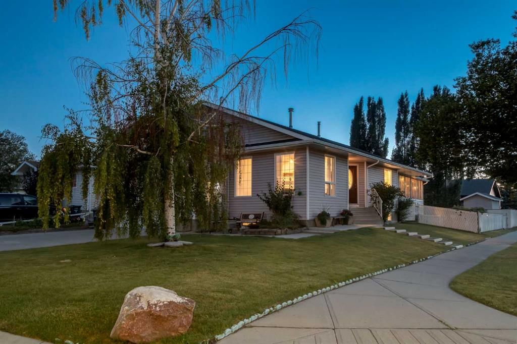 701 19 Street SE, High River — main listing photo