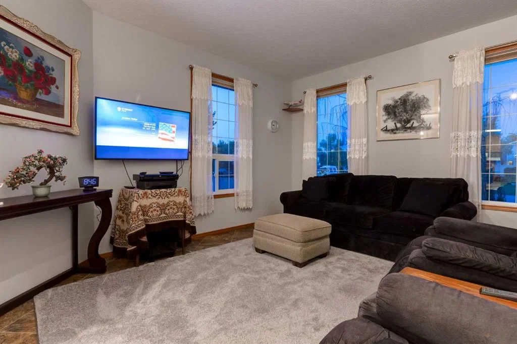 701 19 Street SE, High River — photo 4 of 38