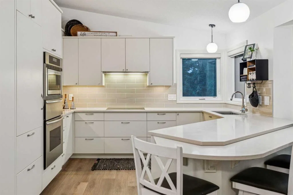 286 Palisbriar Park SW, Calgary — photo 4 of 43