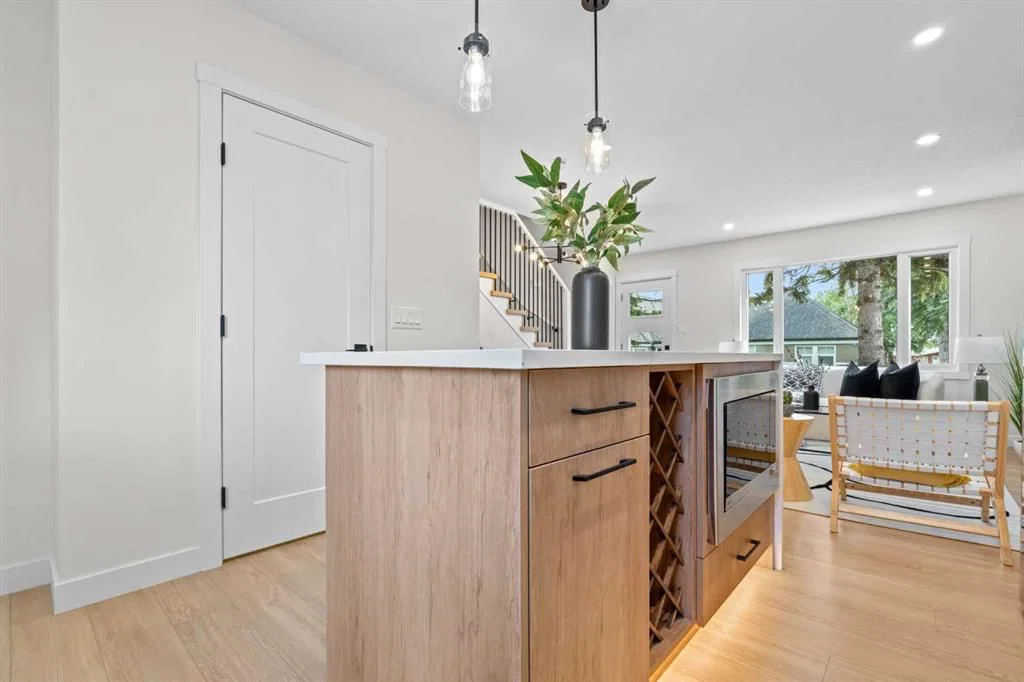 3020 15 Avenue SW, Calgary — photo 3 of 40