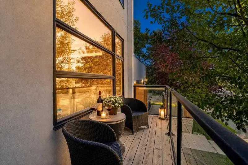 1950 12 Street NW, Calgary — photo 3 of 34