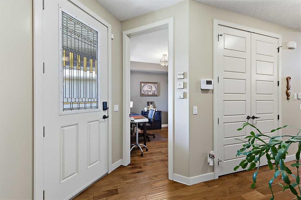 1906 High Park Circle NW, High River — photo 3 of 40