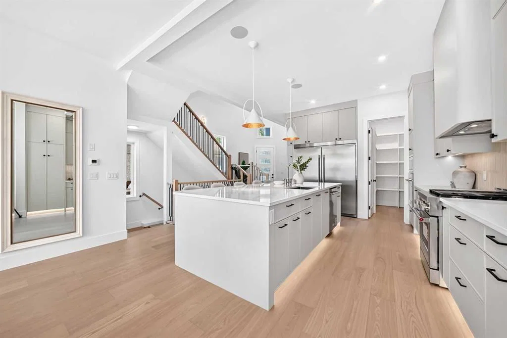 507 26 Avenue NE, Calgary — photo 4 of 50