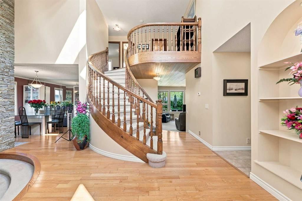 952 Edgemont Road NW, Calgary — photo 4 of 50