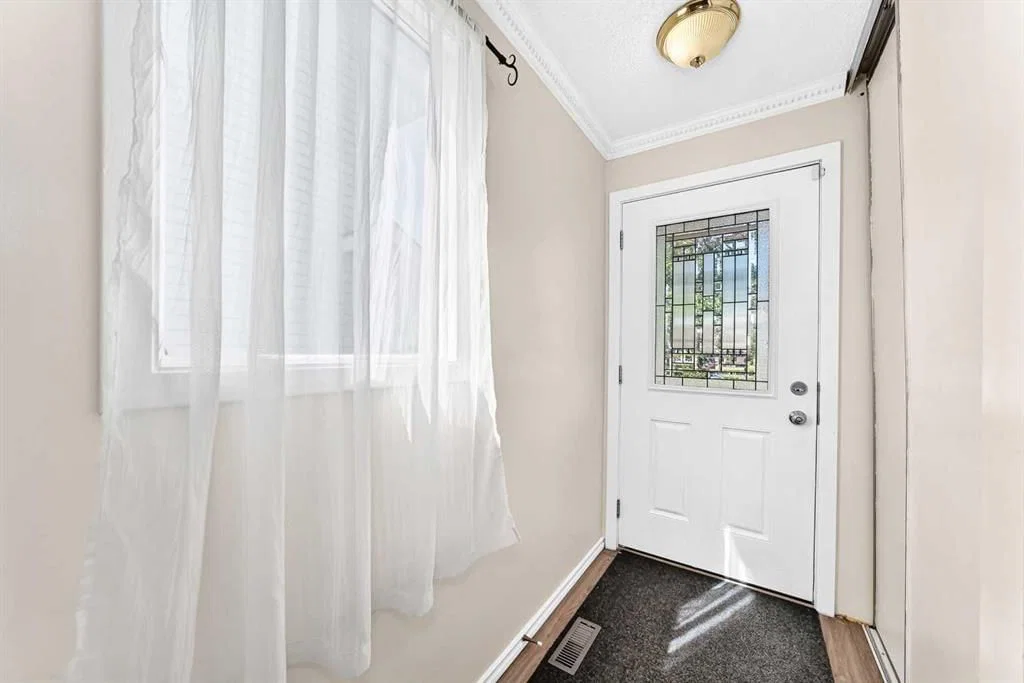 312 Falton Drive NE, Calgary — photo 2 of 46