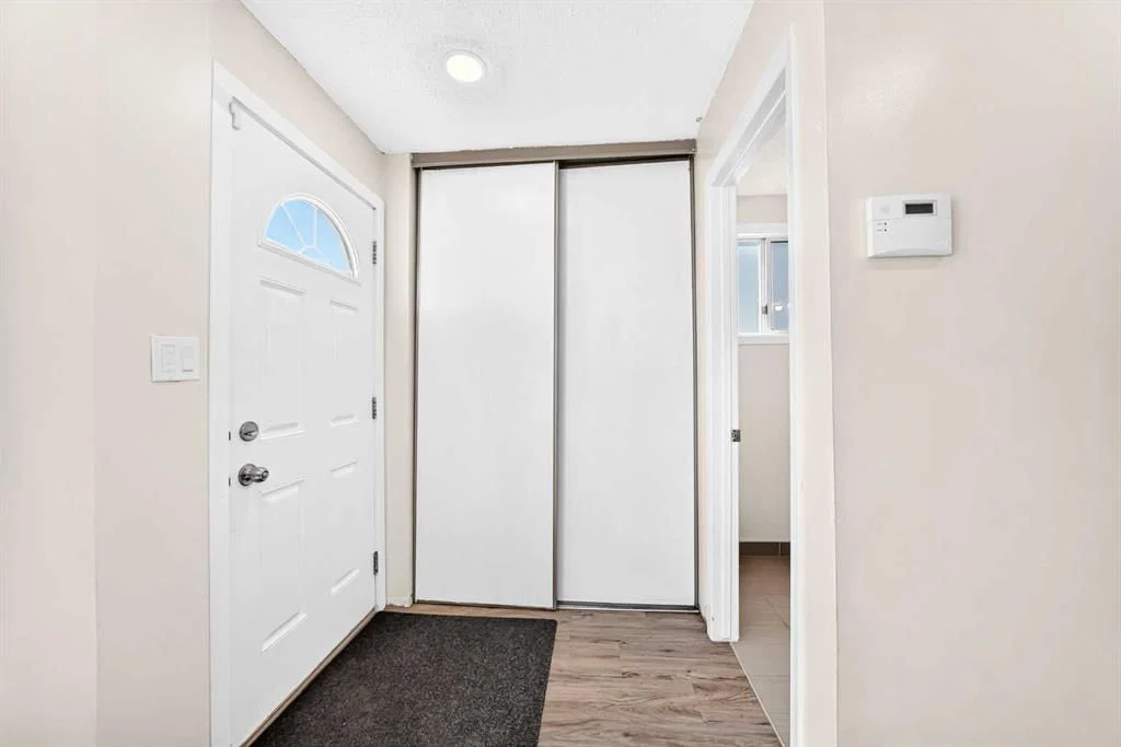 312 Falton Drive NE, Calgary — photo 3 of 46