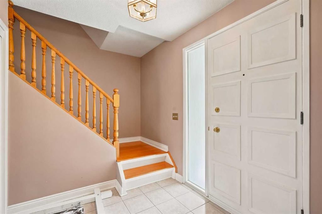 820 Canford Crescent SW, Calgary — photo 3 of 48