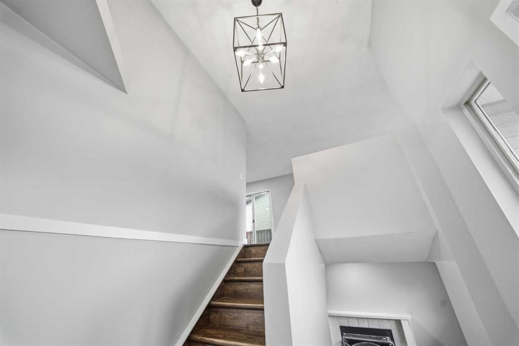 52 Erin Meadows Court SE, Calgary — photo 5 of 32