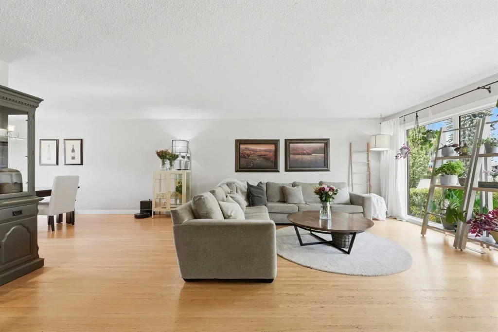 9 Foxwell Road SE, Calgary — photo 5 of 50